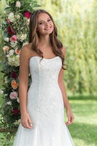 Sweetheart Gowns 6144